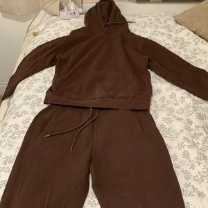 set/ sweater and joggers